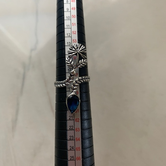 1826 Elegant Silver Leaf Adjustable Ring with Blue Gemstone - Picture 2 of 3